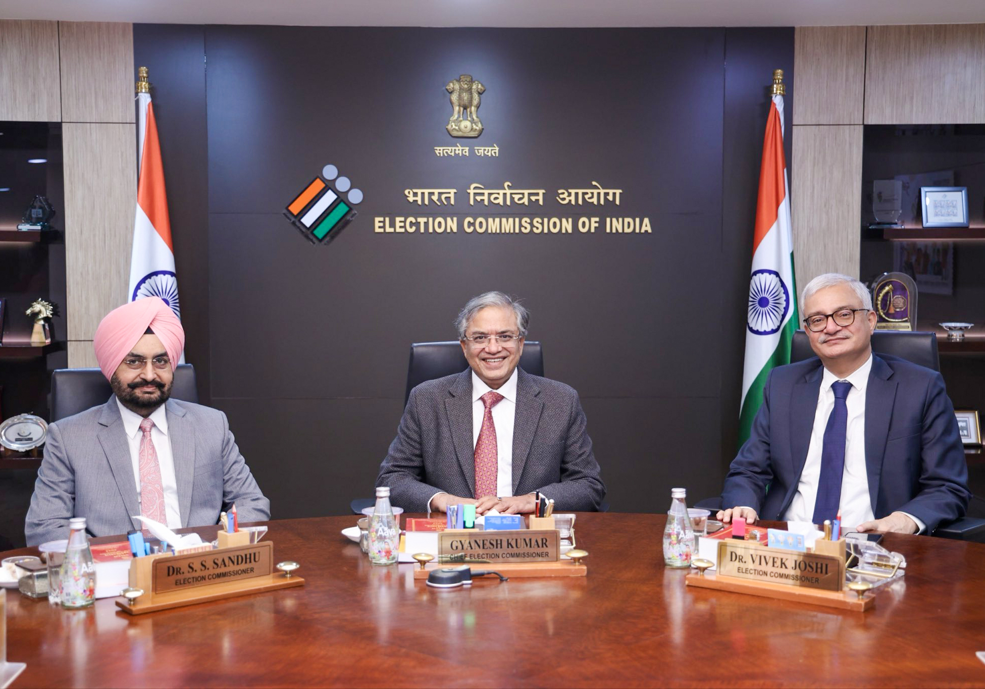 ECI transfers 14 more Returning officers in Bengal