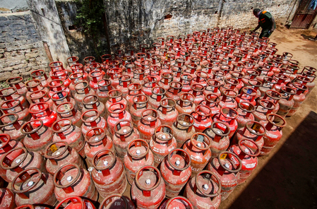 Number of poor families getting cheap LPG under Ujjwala scheme